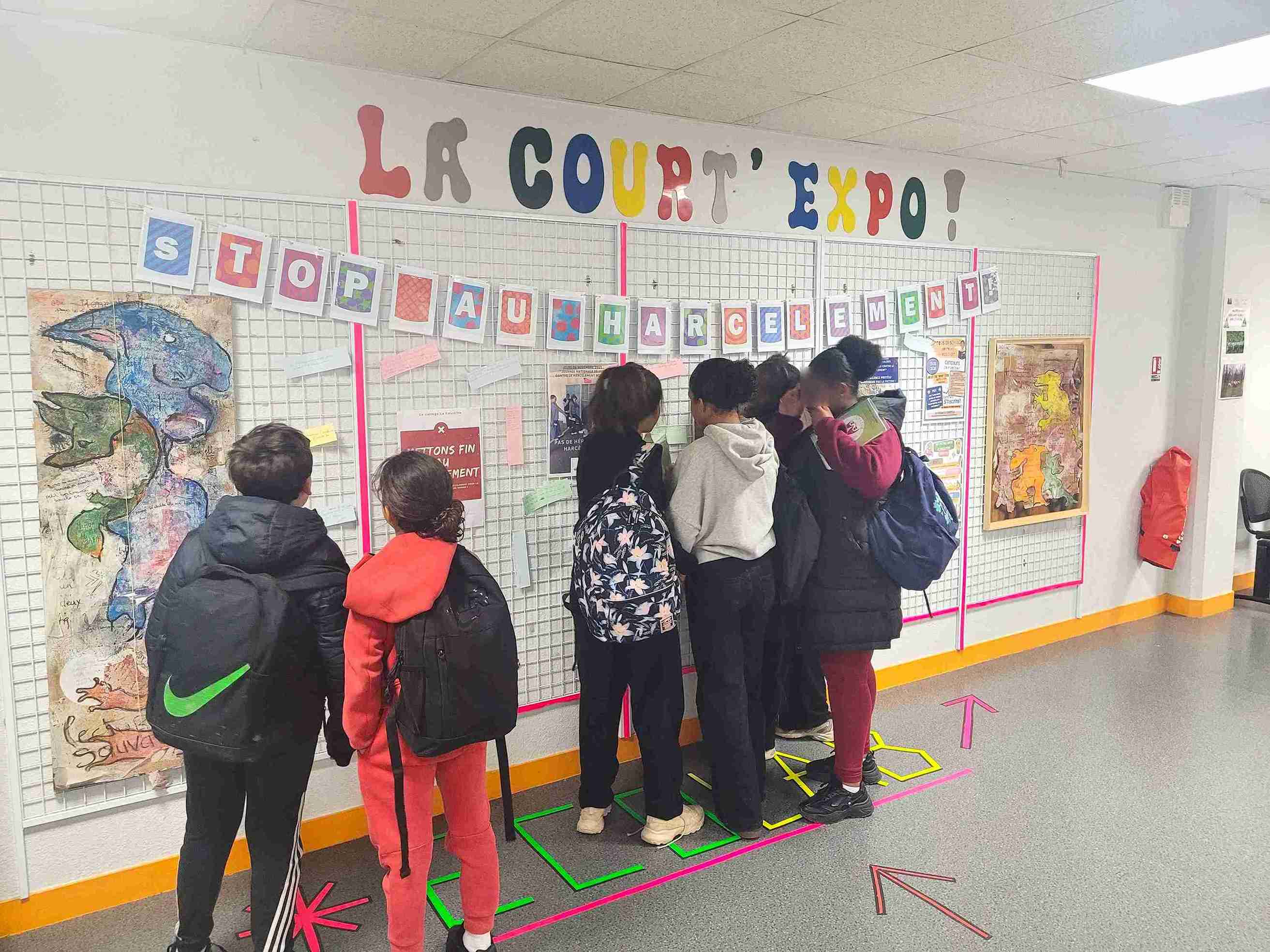 Exposition Non au Harcèlement au collège La Courtille à Saint-Denis