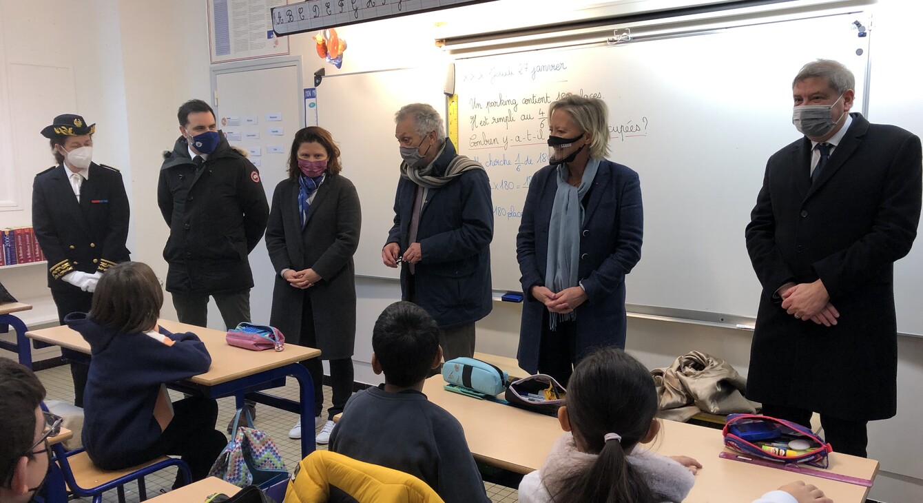 Les Petits champions de la lecture  Ministère de l'Education Nationale, de  la Jeunesse, des Sports et des Jeux Olympiques et Paralympiques