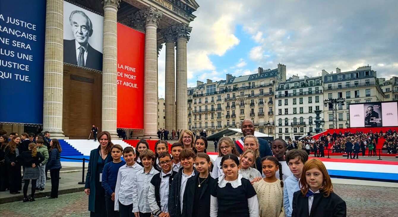 Elèves à la panthéonisation de Robert Badinter