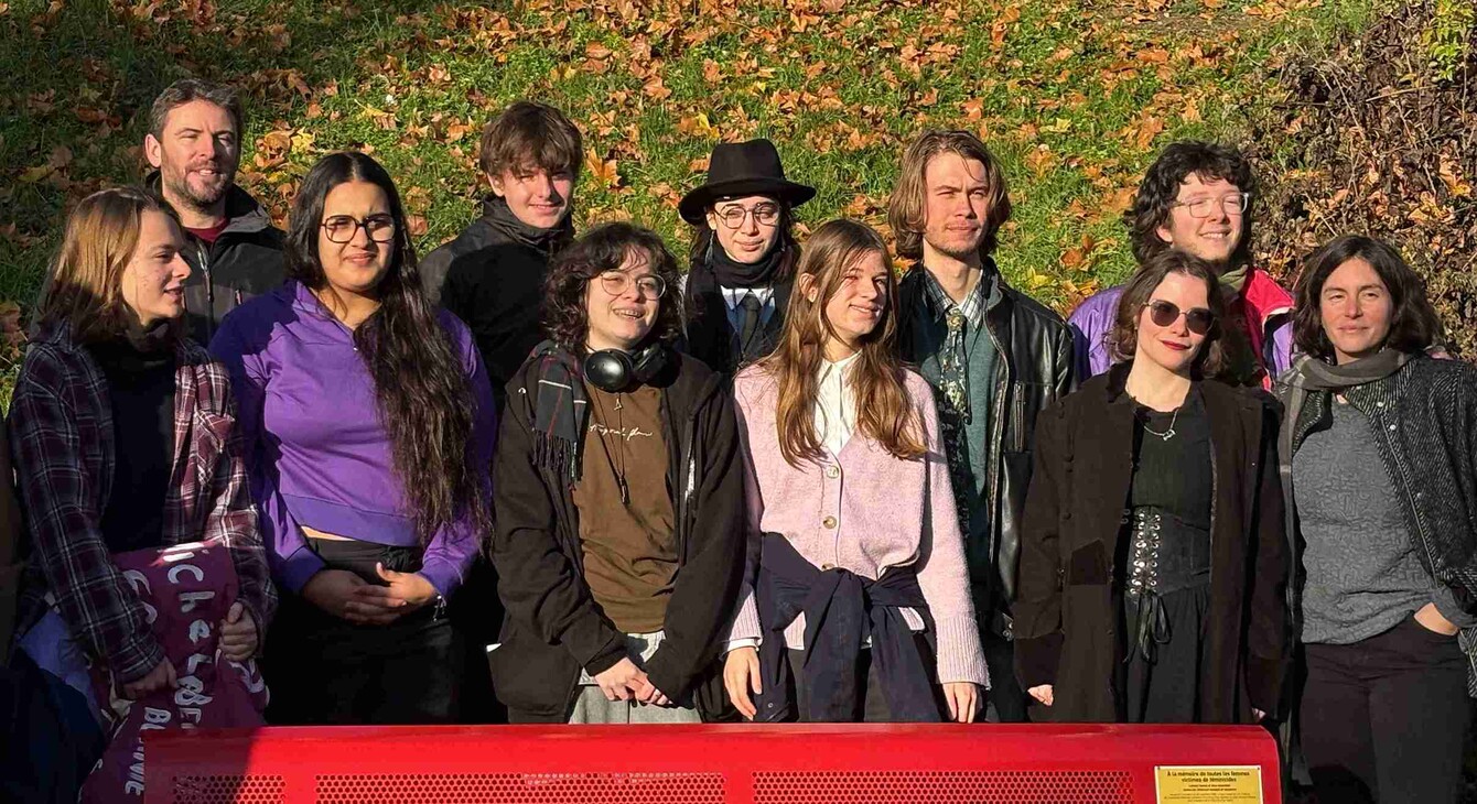 Hommage à des victimes de féminicides au lycée Romain-Rolland à Ivry-sur-Seine (94)