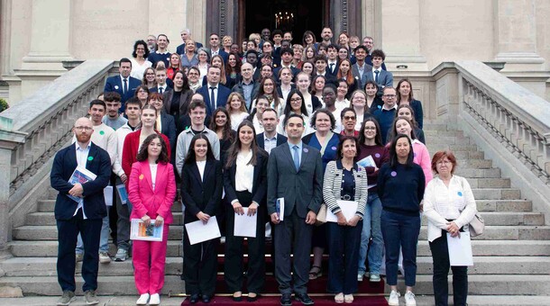 Remise des prix du concours 2025 des Jeunes ambassadeurs et ambassadrices sur le parvis du Quai d'Orsay