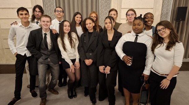 Jeunes jurés à la cérémonie de remise du prix Goncourt des lycéens 2025 à l'Elysée