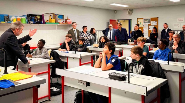 Echange avec des élèves à l'occasion du partenariat entre l’académie de Créteil et la Maison pour la science Paris - Île-de-France