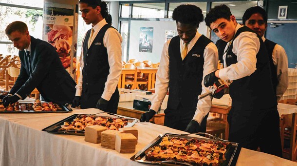 Buffet au forum à l'occasion du lancement du nouveau projet académique 2026 - 2030