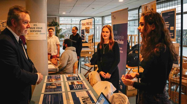 Stand projet au forum de lancement du nouveau projet académique 2026 - 2030