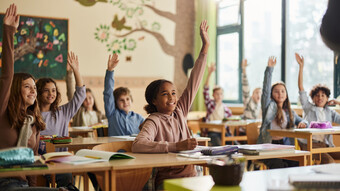 Enfants dans une salle de classe